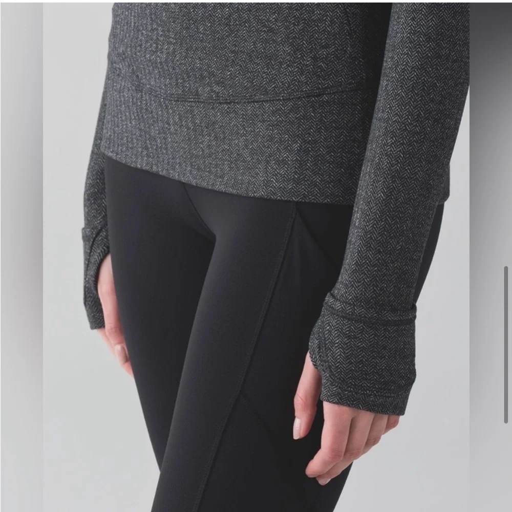 Lululemon Think Fast Pullover
Heathered Herringbone Heathered Black - Picture 4 of 9